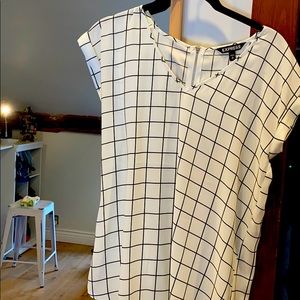 Express v-neck tunic tee!